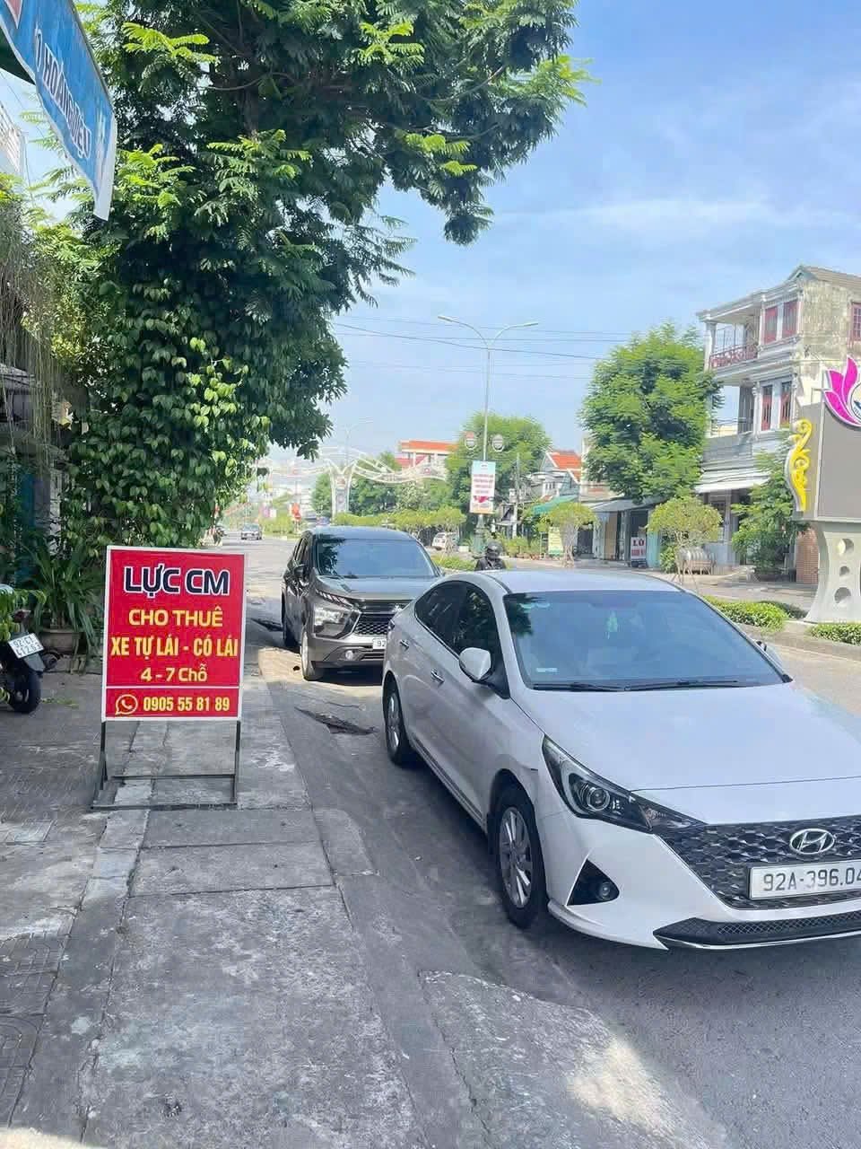 Bàn giao xe cho khách tại Lực CM