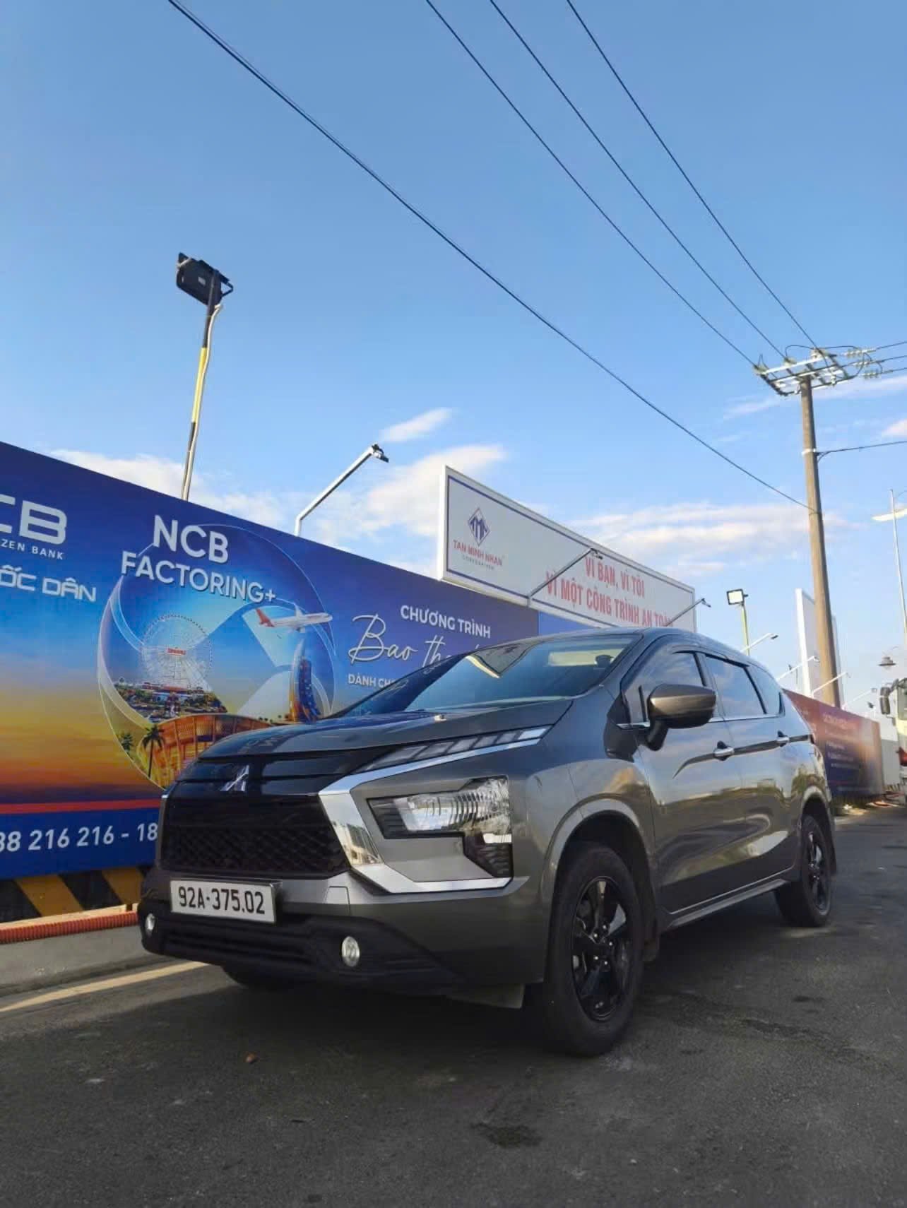 Khách hàng nhận xe tại Lực CM