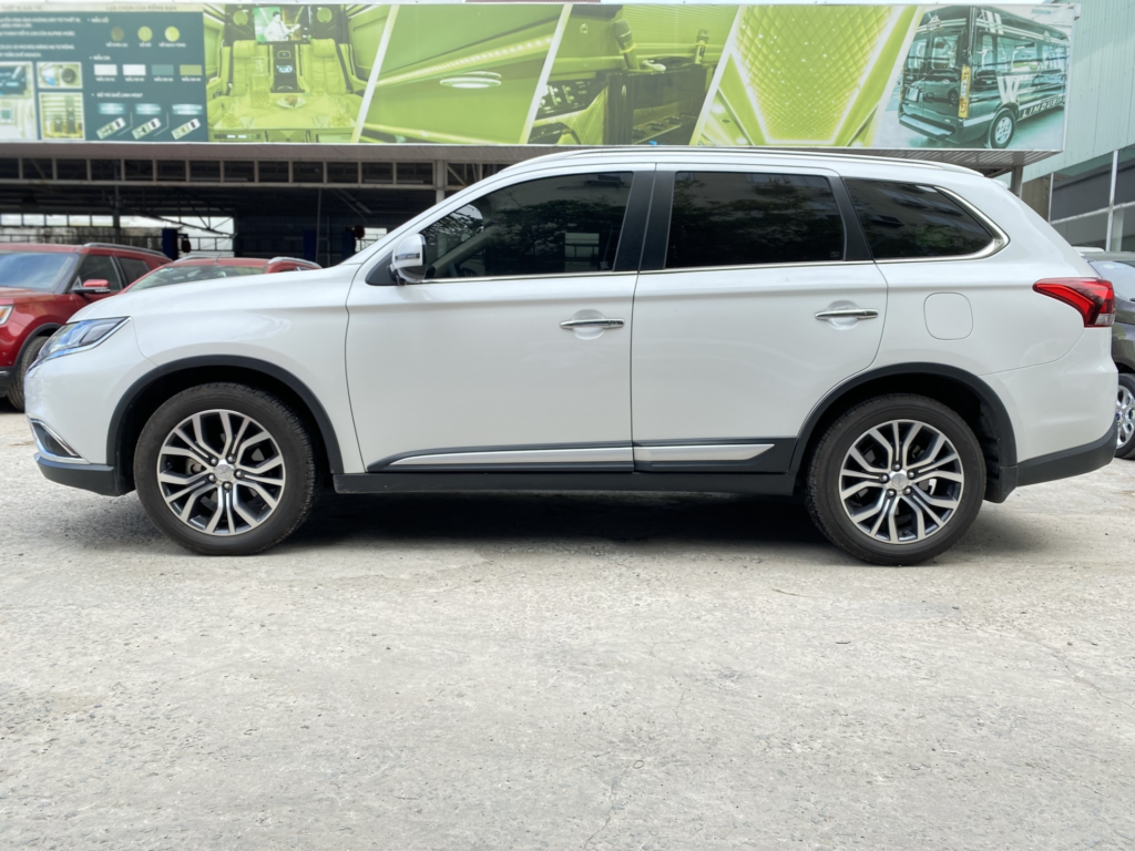 Mitsubishi Outlander 2019 – Trắng