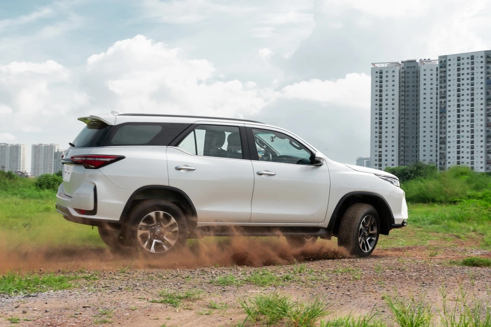 Toyota Fortuner 2020 – Trắng
